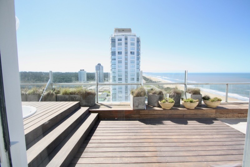 Impactante Penthouse en la brava en alquiler